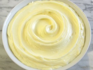 Lemon-Cream-Cheese-Buttercream-3